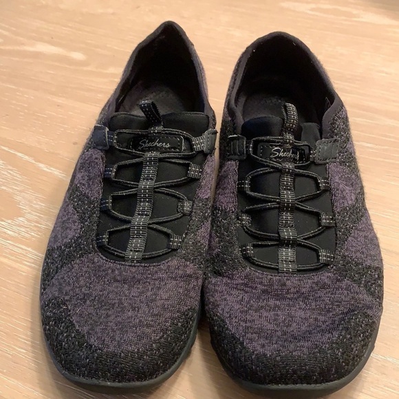 Skechers Shoes - Women’s Skechers soft top shoes Size 8